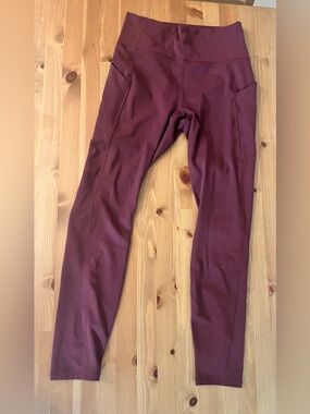 Fabletics medium Oasis Pure Luxe High-Waisted 7/8 Legging in color Merlot